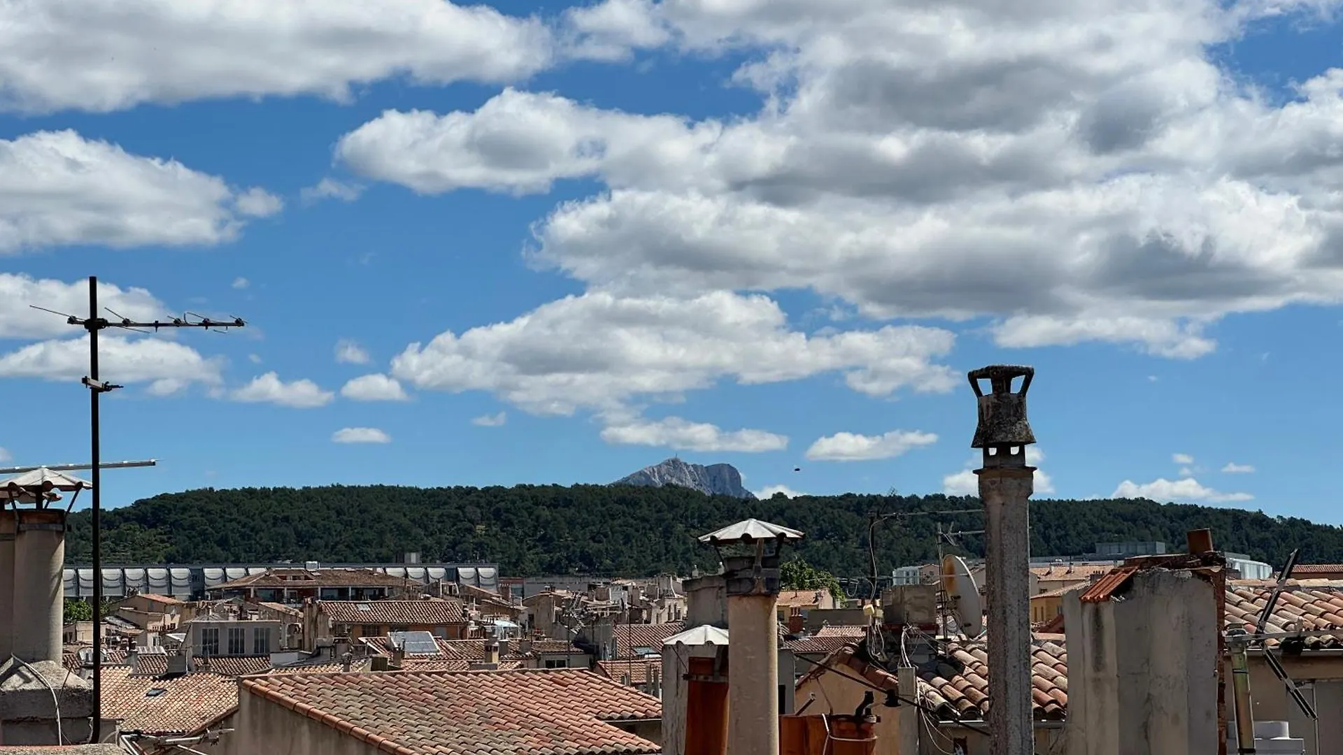 2 Pieces Climatise En Duplex Avec Terrasse Apartment Aix-en-Provence